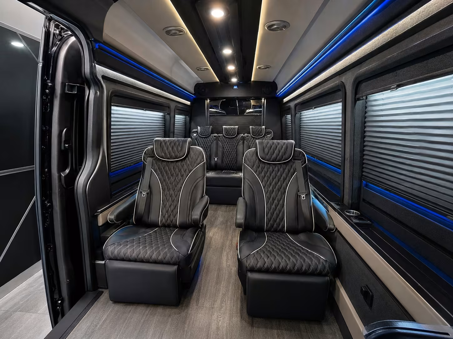 wichita airport bus rentals for sports teams and fan groups